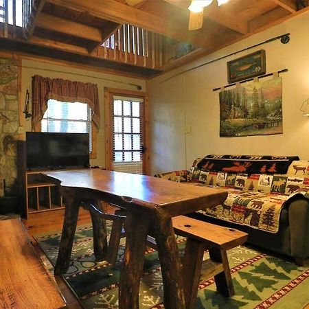 Cute Cabin Creek & Firepit #12 헬렌 외부 사진