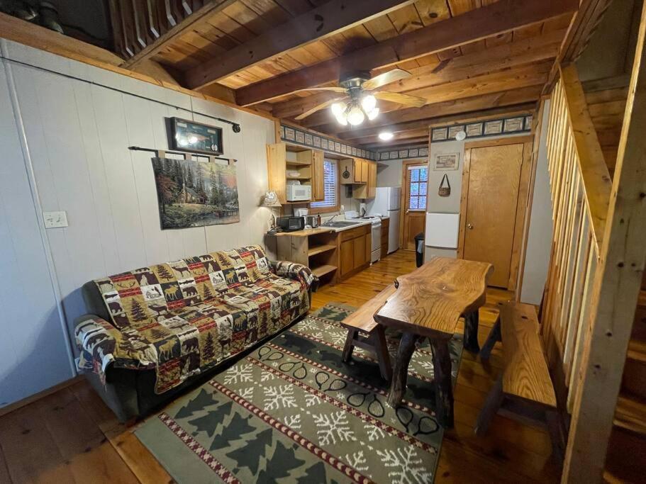 Cute Cabin Creek & Firepit #12 헬렌 외부 사진