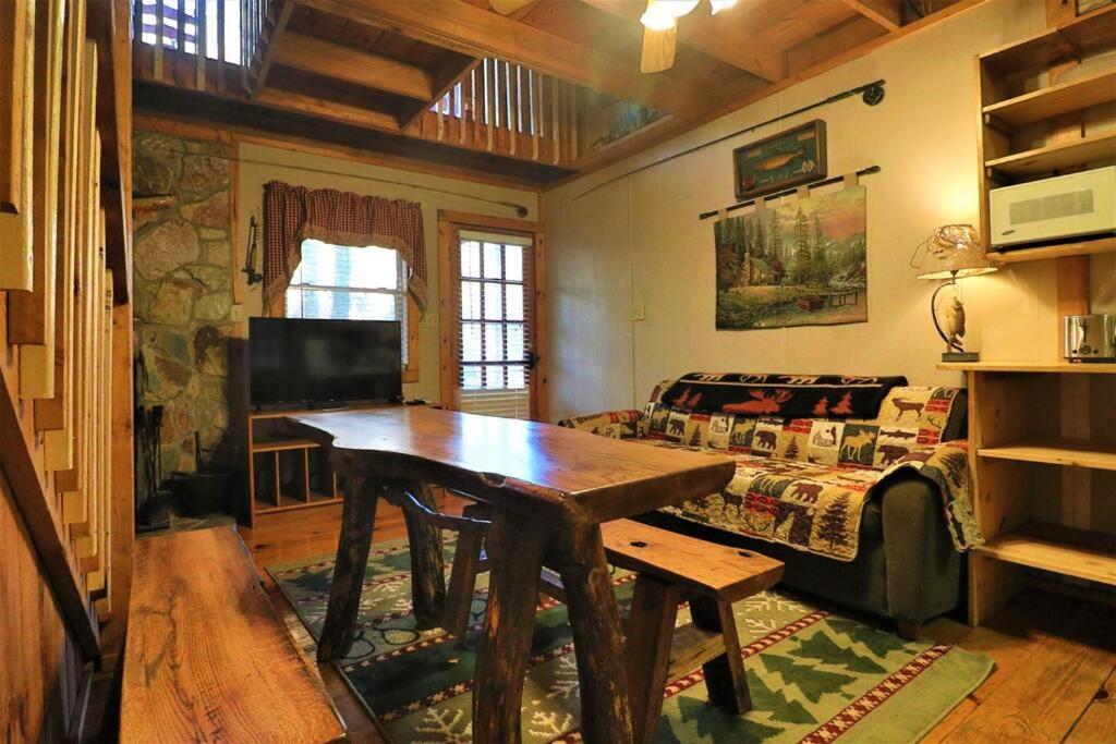Cute Cabin Creek & Firepit #12 헬렌 외부 사진