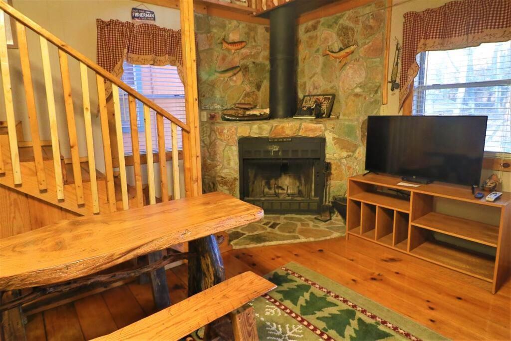 Cute Cabin Creek & Firepit #12 헬렌 외부 사진