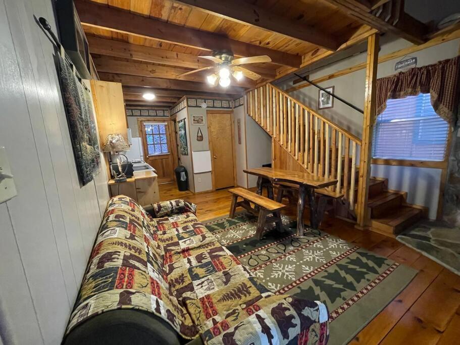 Cute Cabin Creek & Firepit #12 헬렌 외부 사진