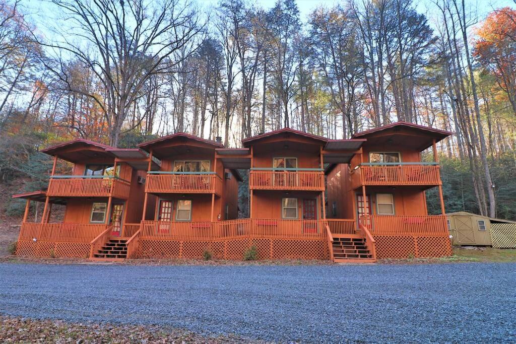 Cute Cabin Creek & Firepit #12 헬렌 외부 사진